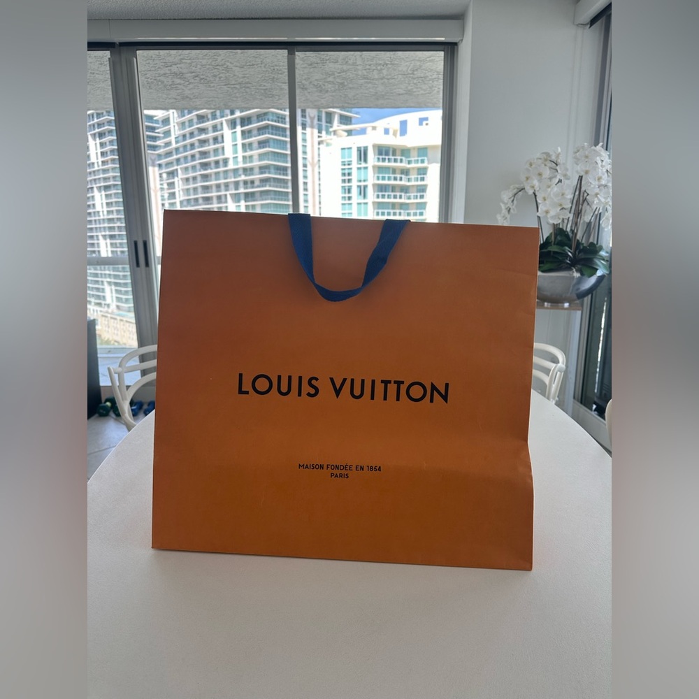 Louis Vuitton Shopping Bag - M